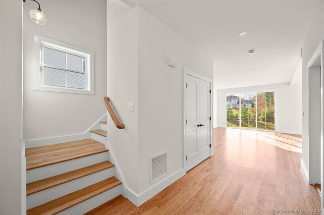 12 Fieldstone Court 12, Bethel, CT 06801