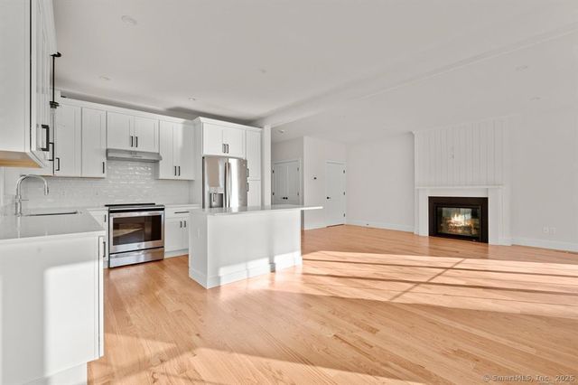 12 Fieldstone Court 12, Bethel, CT 06801