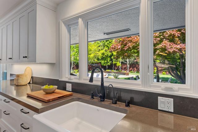 60 Green Valley Ct, San Anselmo, CA 94960