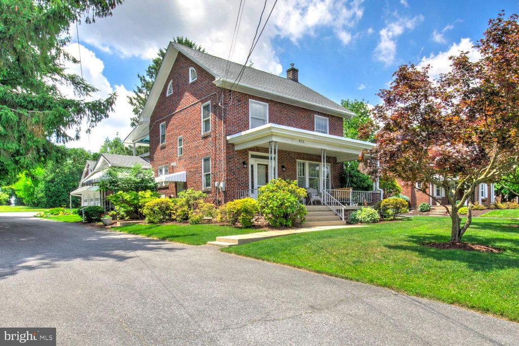 972 W MAIN ST, Ephrata, PA 17522
