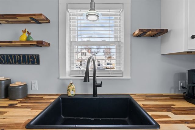 19 Annette Avenue, Pawtucket, RI 02861