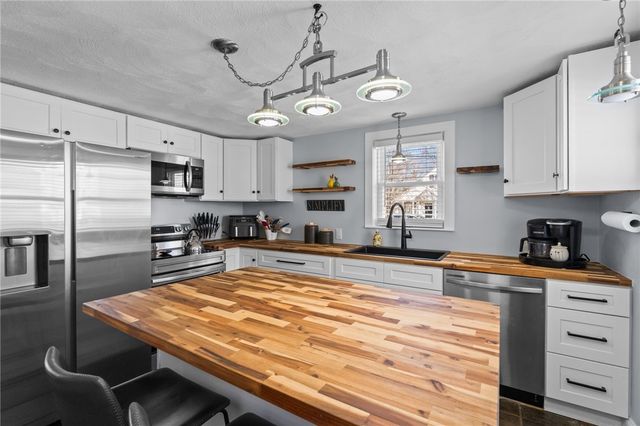 19 Annette Avenue, Pawtucket, RI 02861