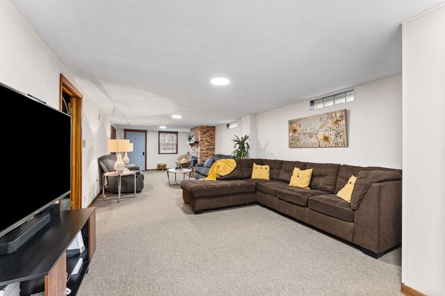 5100 11th Avenue C, Moline, IL 61265