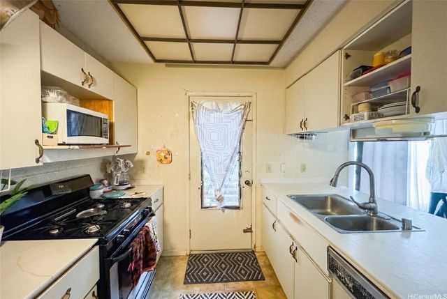 94-858 Lelepua Street 11A, Waipahu, HI 96797