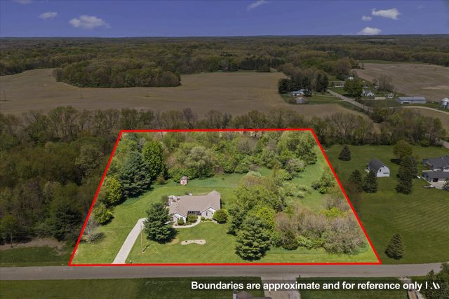 27100 Deerfield Lane, Edwardsburg, MI 49112