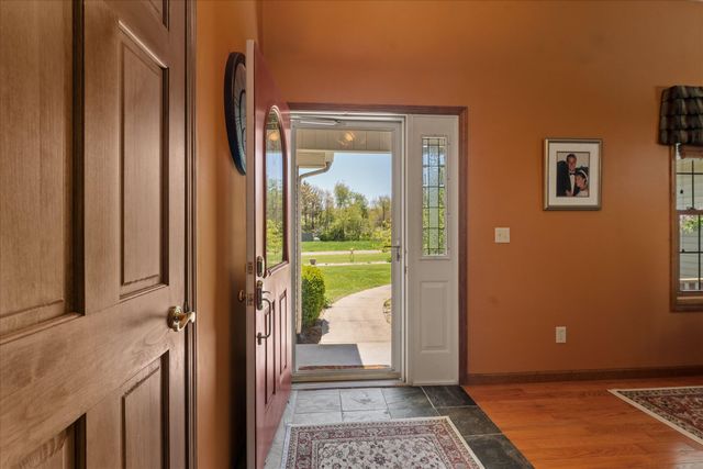 27100 Deerfield Lane, Edwardsburg, MI 49112