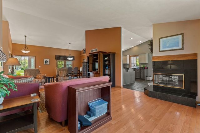 27100 Deerfield Lane, Edwardsburg, MI 49112