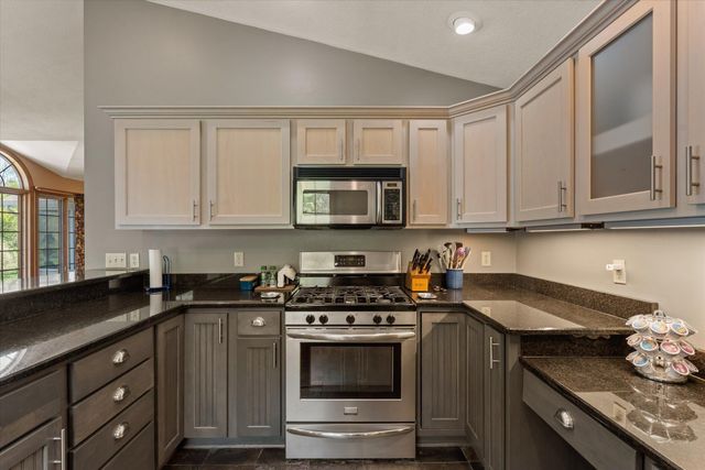 27100 Deerfield Lane, Edwardsburg, MI 49112