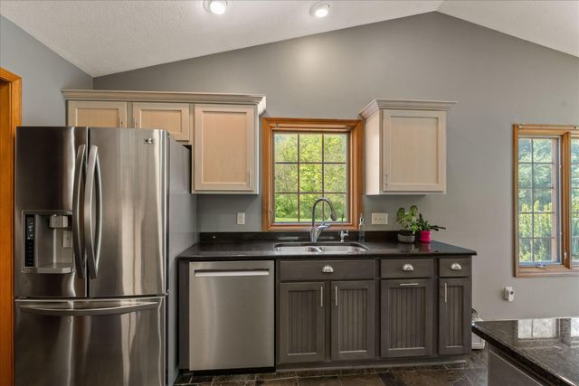 27100 Deerfield Lane, Edwardsburg, MI 49112