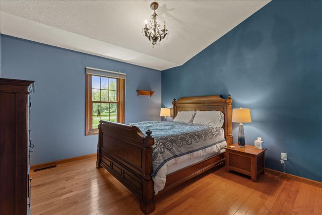 27100 Deerfield Lane, Edwardsburg, MI 49112