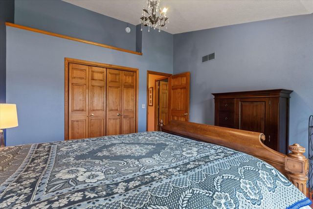 27100 Deerfield Lane, Edwardsburg, MI 49112
