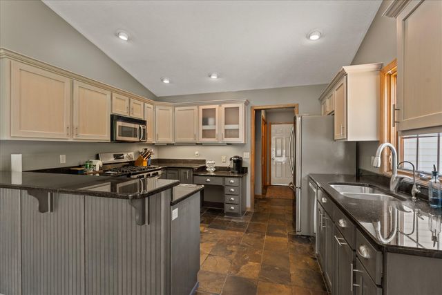 27100 Deerfield Lane, Edwardsburg, MI 49112