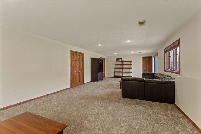 27100 Deerfield Lane, Edwardsburg, MI 49112