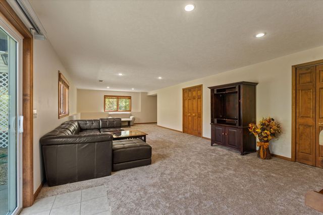 27100 Deerfield Lane, Edwardsburg, MI 49112