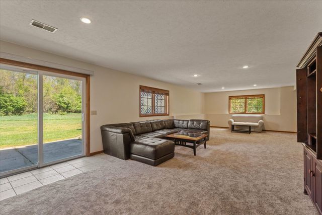 27100 Deerfield Lane, Edwardsburg, MI 49112