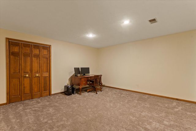27100 Deerfield Lane, Edwardsburg, MI 49112