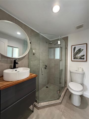 2230 NW 6th St C, Miami, FL 33125