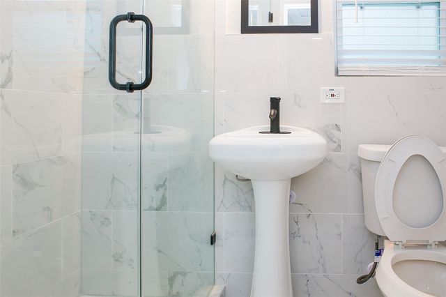 2301 Albans Road, Houston, TX 77005