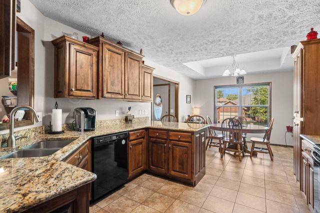 3852 W Village Terrace, Springfield, MO 65810