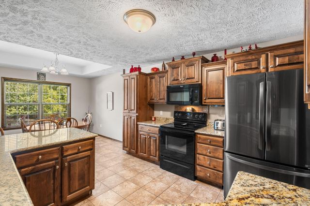 3852 W Village Terrace, Springfield, MO 65810
