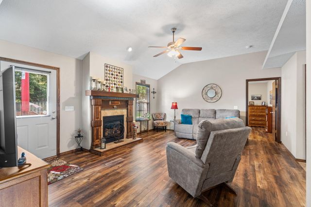 3852 W Village Terrace, Springfield, MO 65810
