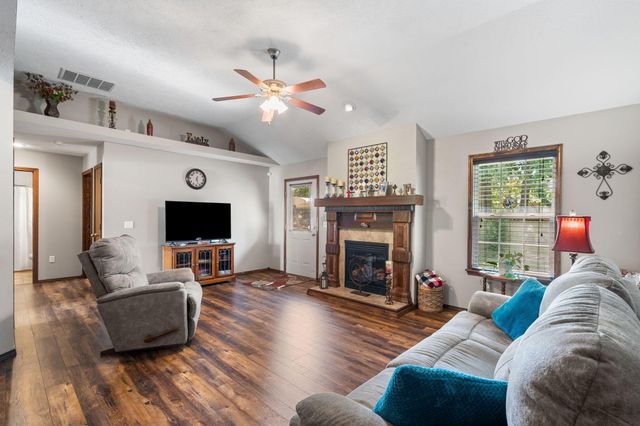 3852 W Village Terrace, Springfield, MO 65810