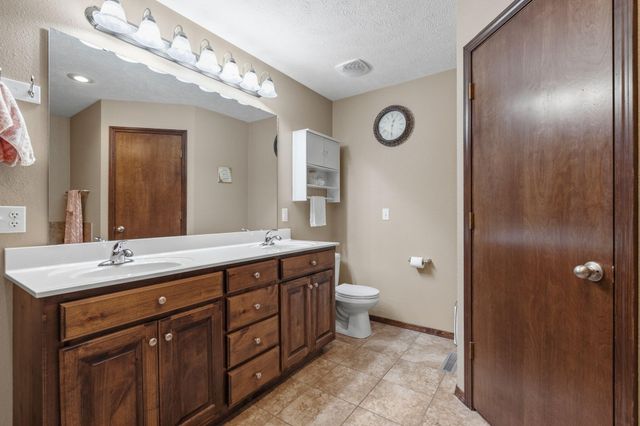 3852 W Village Terrace, Springfield, MO 65810