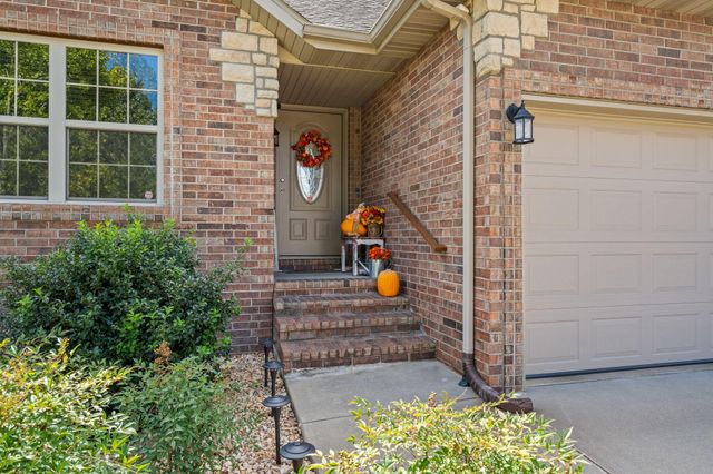 3852 W Village Terrace, Springfield, MO 65810