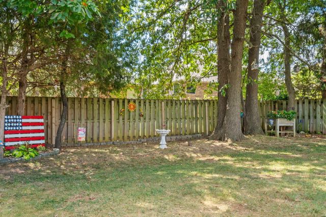 3852 W Village Terrace, Springfield, MO 65810