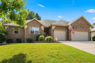 3852 W Village Terrace, Springfield, MO 65810