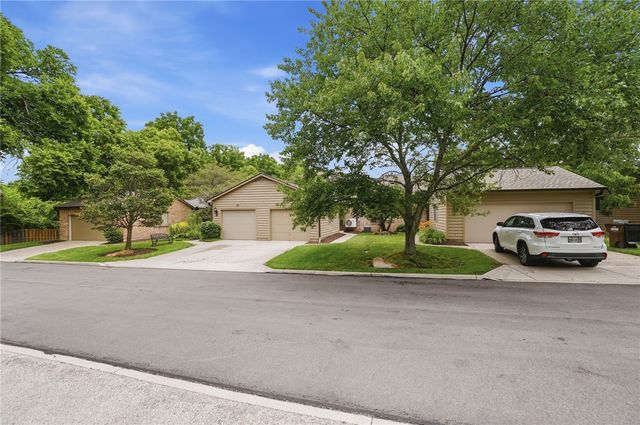 40 Rolling Hills Drive, Wyoming, OH 45215