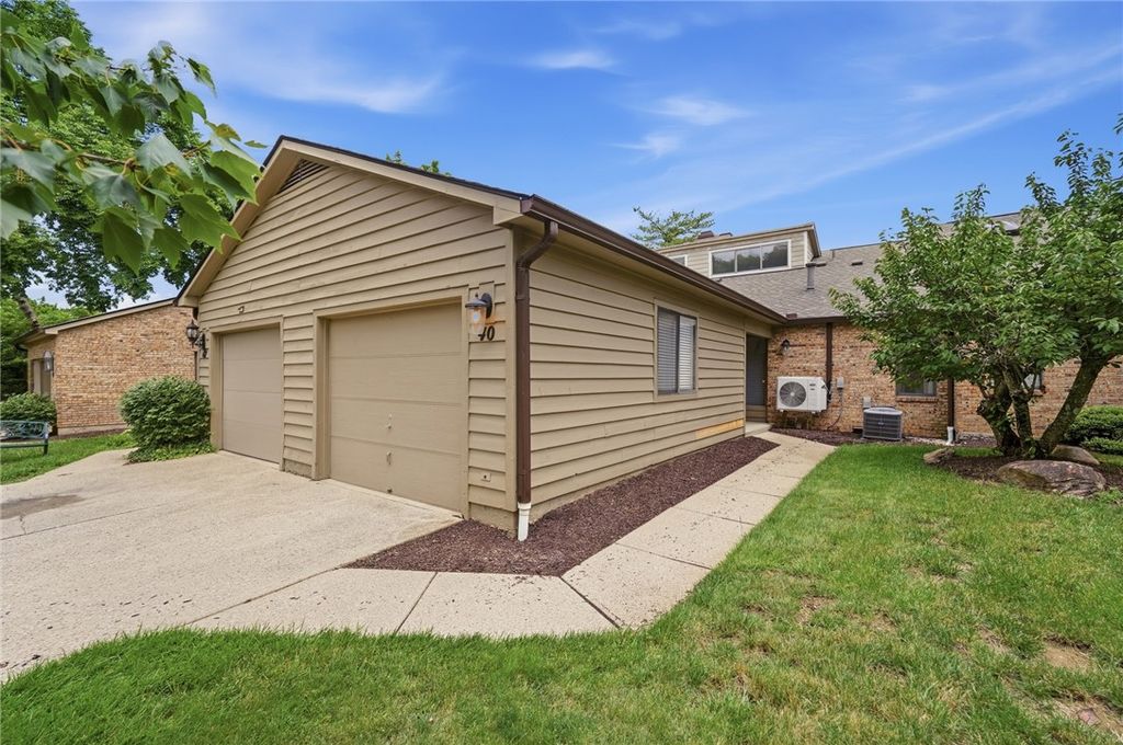 40 Rolling Hills Drive, Wyoming, OH 45215