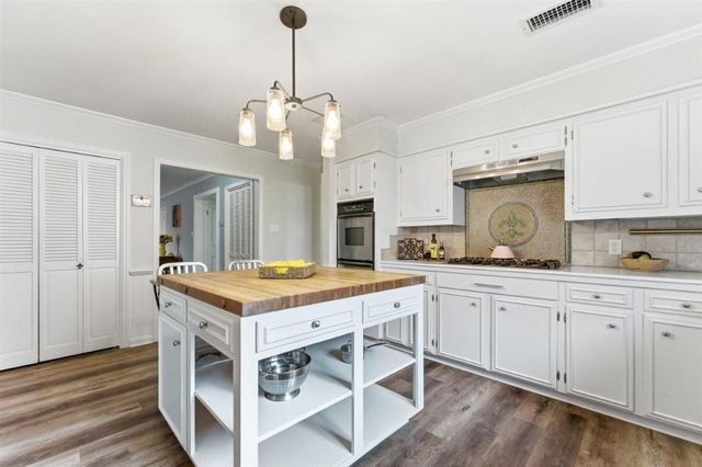 2032 Charvais Drive, Lake Charles, LA 70601