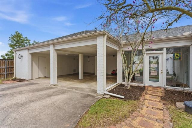 2032 Charvais Drive, Lake Charles, LA 70601