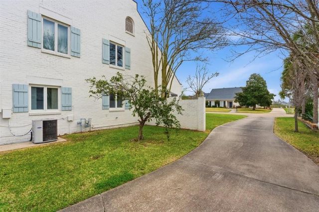 2032 Charvais Drive, Lake Charles, LA 70601