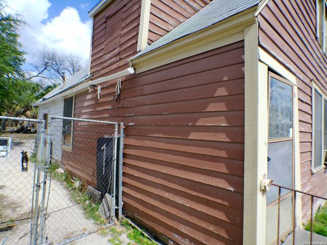 105 Dunning, San Antonio, TX 78210