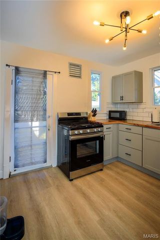 715 Erskine Avenue, St Louis, MO 63125