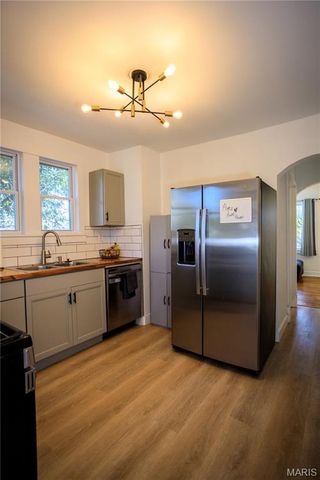 715 Erskine Avenue, St Louis, MO 63125