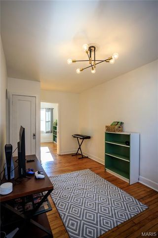 715 Erskine Avenue, St Louis, MO 63125