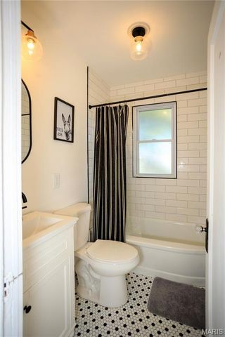 715 Erskine Avenue, St Louis, MO 63125