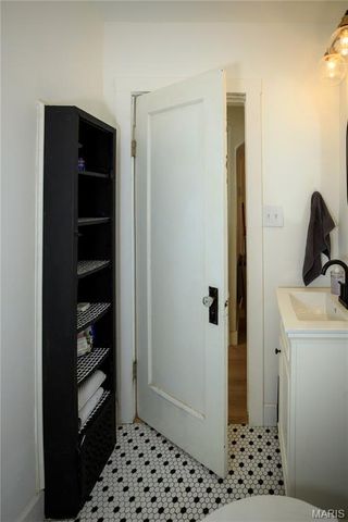 715 Erskine Avenue, St Louis, MO 63125