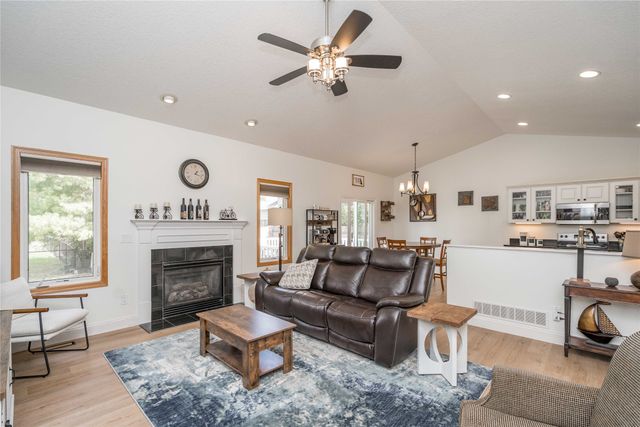 910 NE 45th Street, Ankeny, IA 50021