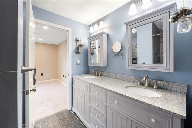 111 Patrick Rd 111, Tewksbury, MA 01876