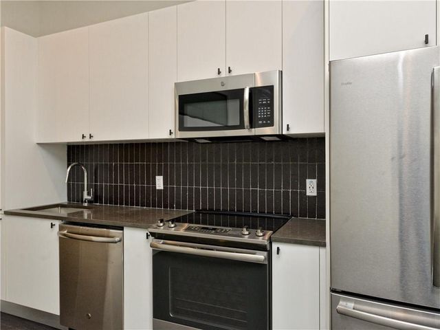 800 Embassy DR 323, Austin, TX 78702