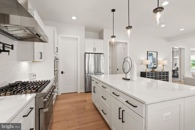 7717 FISHER DR, Falls Church, VA 22043