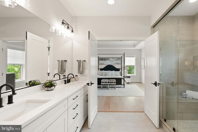 7717 FISHER DR, Falls Church, VA 22043