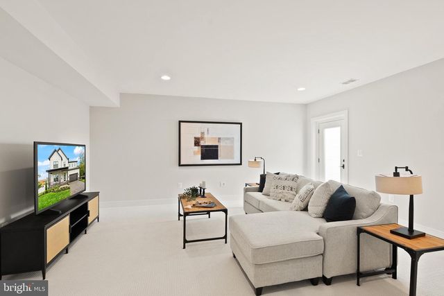 7717 FISHER DR, Falls Church, VA 22043