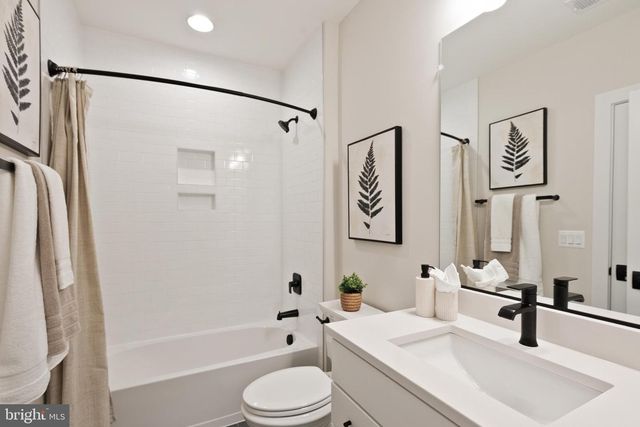 7717 FISHER DR, Falls Church, VA 22043