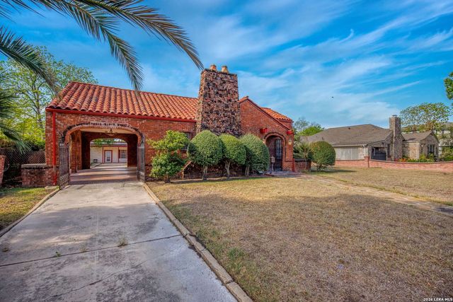 2150 W SUMMIT AVE, San Antonio, TX 78201