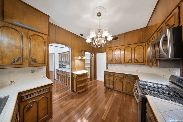 2150 W SUMMIT AVE, San Antonio, TX 78201